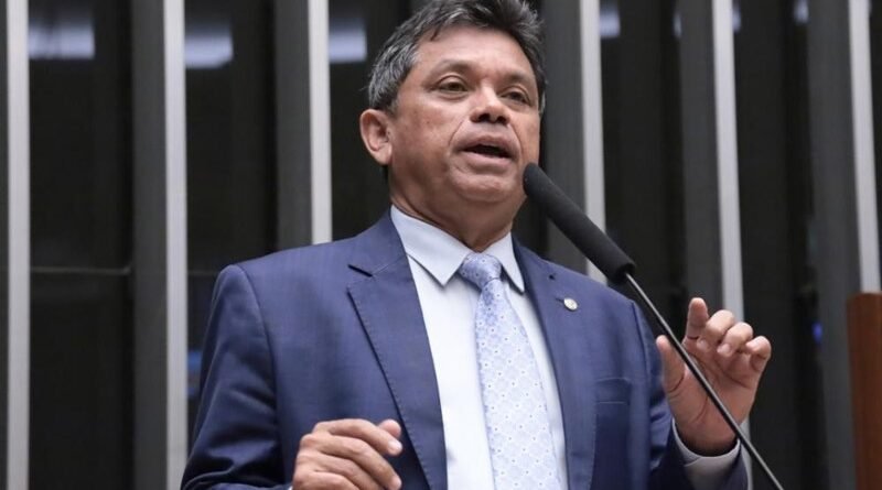 MÁRCIO JERRY PROPÕE A INSTALAÇÃO DE SALAS DE AMAMENTAÇÃO EM CENTROS COMERCIAIS