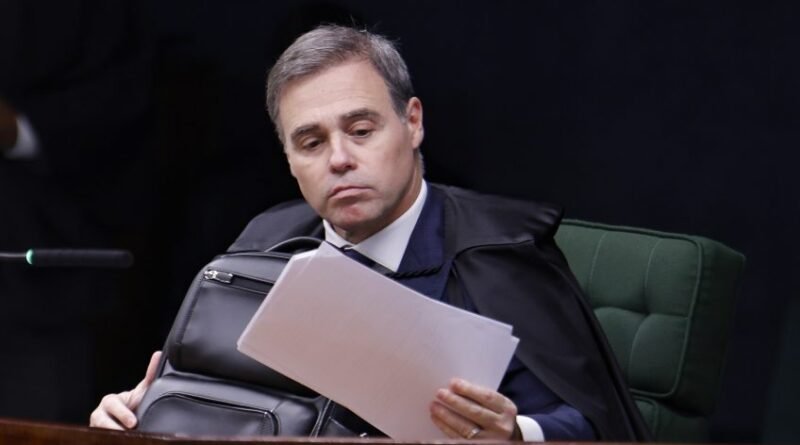 Master é apontada como a maior fraude do país com características de máfia, afirma Mendonça