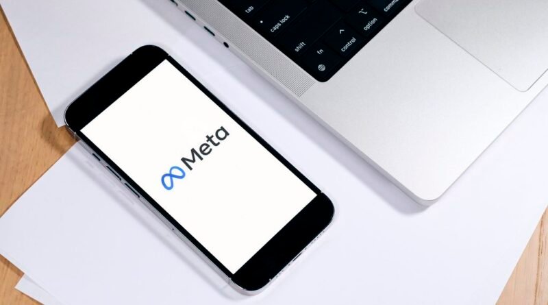 Meta divulga informações confidenciais de colaboradores e interrompe monitoramento para inteligência artificial