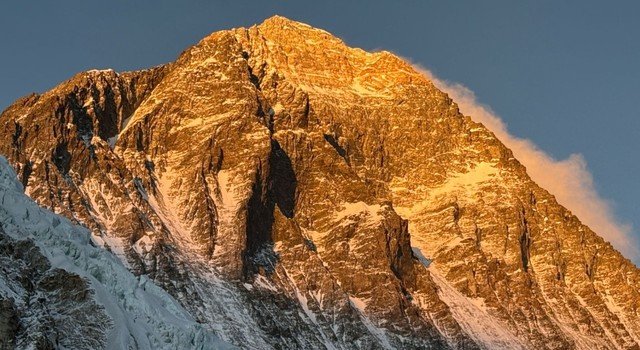 Milagre nas Montanhas: Guia Desaparecido no Everest Retorna com Vida