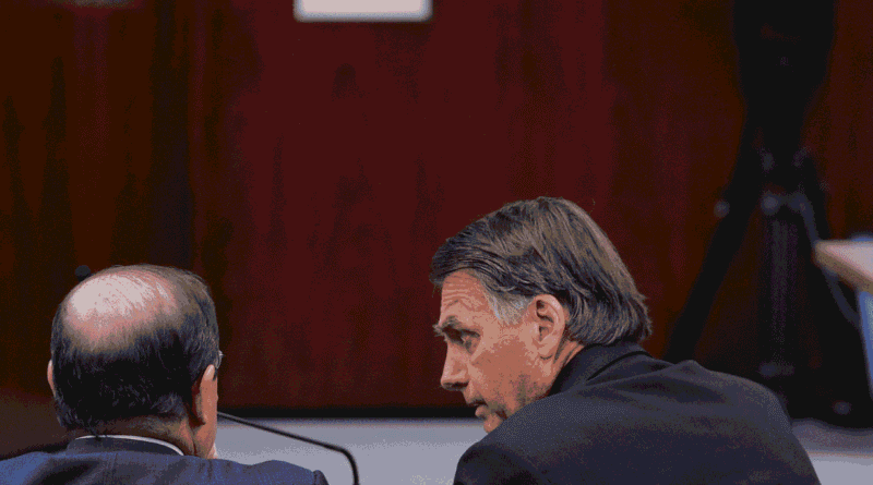Moraes libera visita de Flávio, netas e nora a Bolsonaro