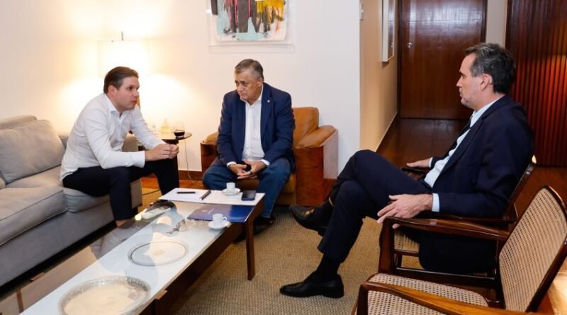 Motta negocia com governo para elevar limite do MEI
