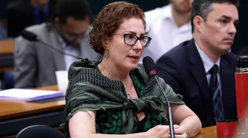 Negativa de extradição de Carla Zambelli representa novo revés para Moraes e intensifica críticas
