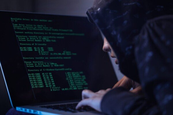 Oito em cada dez instituições financeiras atacadas pagaram resgate a hackers, revela pesquisa