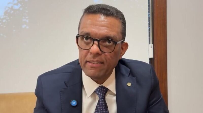 Otoni de Paula afirma que família Bolsonaro deve pedir perdão ao Rio