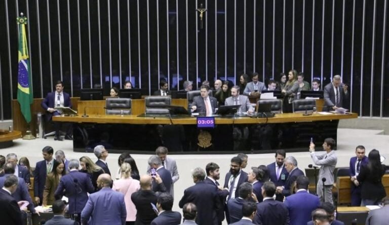 Parlamentares do governo se reúnem nos EUA para debater com a direita