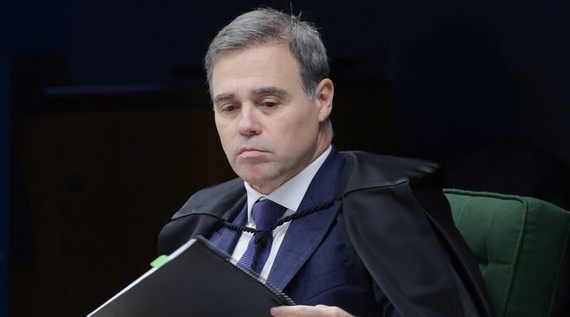 PGR solicita que André Mendonça lidera investigações sobre Dark Horse