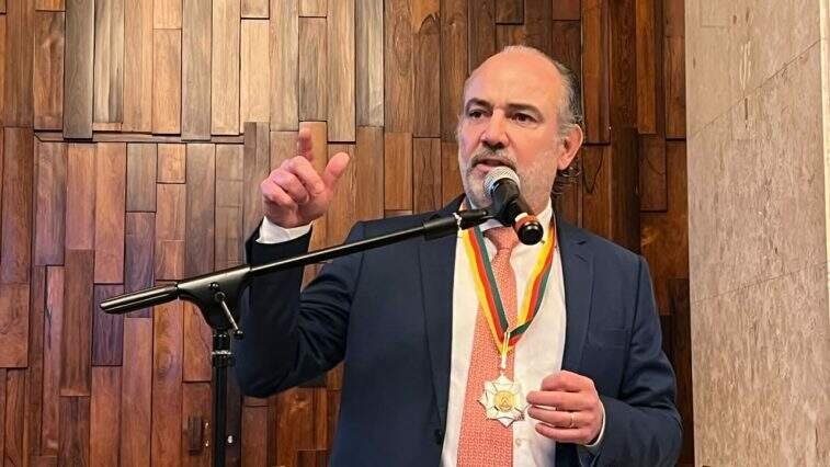 Presidente da Federasul é agraciado com Medalha do Mérito Farroupilha na Assembleia Legislativa