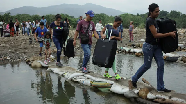 Refugiados e deslocados apresentam queda pela primeira vez em uma década, aponta Acnur
