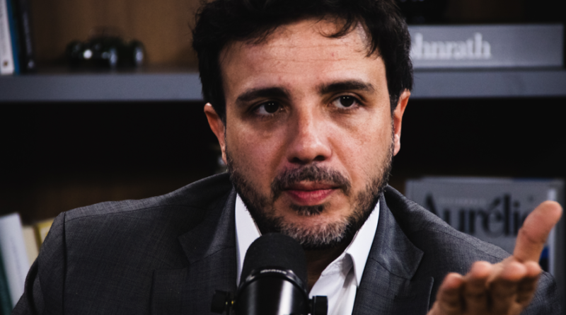 Renan Santos busca apoio de Caiado e critica Flávio ao classificar voto como 'em bandido'