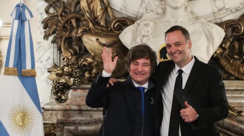 Renúncia do chefe de gabinete de Milei é marcada por suspeitas de enriquecimento ilícito
