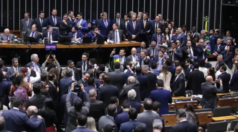 Revisão da Ficha Limpa provoca incertezas e tensiona cenário eleitoral nos estados