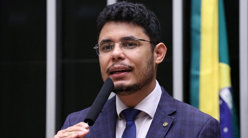 Ribeiro Neto sugere nova política de acompanhamento de pacientes no SUS