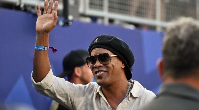 Ronaldinho, aos 46 anos, volta ao futebol na 3ª divisão italiana