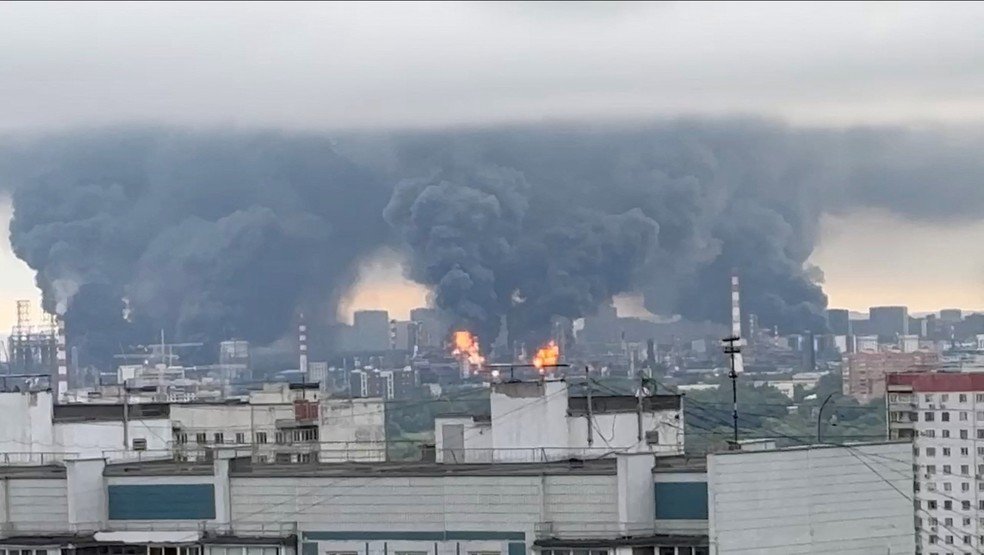 Fumaça densa é vista em Moscou após ataques