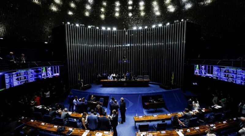 Senado analisa isenção de imposto de renda para cerca de 1 milhão de militares e policiais civis