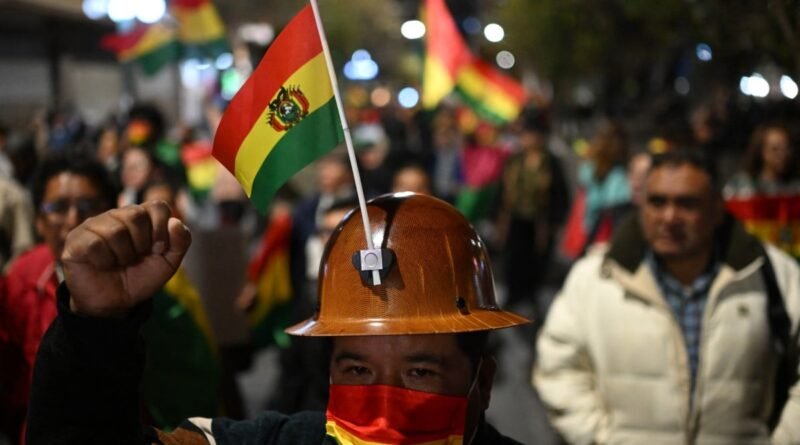 Senado da Bolívia aprova regulamentação de estados de exceção durante protestos intensos