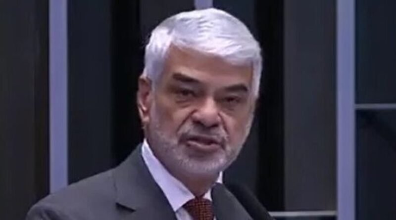 Senado deve debater a PEC 6x1, afirma Humberto Costa