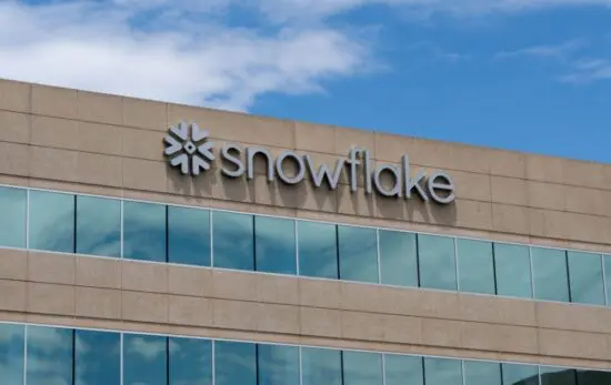 Snowflake reporta aumento de 33% na receita e revisa expectativas para o ano fiscal de 2027