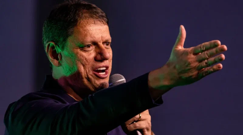 Tarcísio defende autonomia policial e nega interferência após críticas de Nunes e Flávio