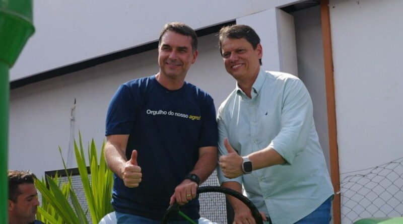 Tarcísio lidera pesquisa Realtime Big Data em SP com apoio de votos fora da capital; Flávio Bolsonaro ultrapassa Lula no Estado