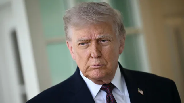 Trump anuncia conclusão de acordo com Irã e suspende novos ataques