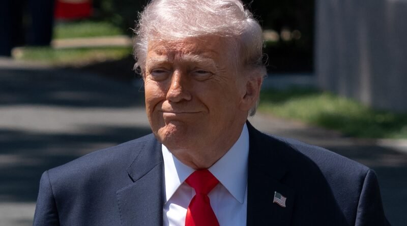 Trump anuncia que EUA consideram aquisição de participação em empresas de inteligência artificial