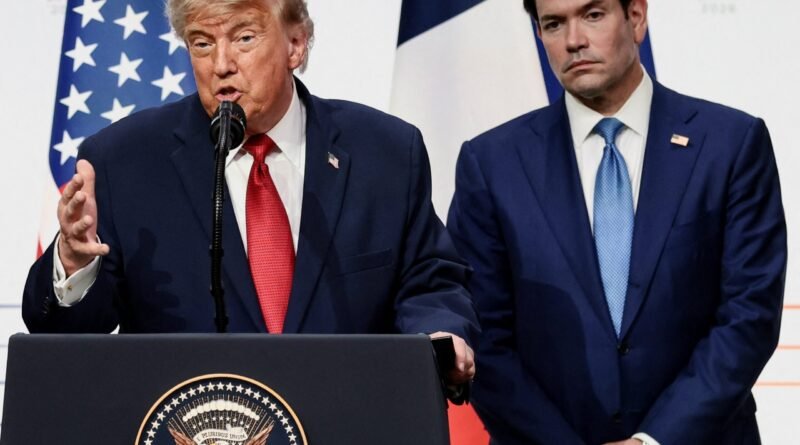 Trump classifica Brasil como politicamente complicado e perigoso e confunde situação com prisão de Bolsonaro Júnior