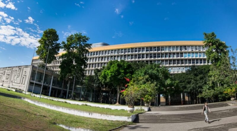 Universidades brasileiras enfrentam queda em rankings internacionais