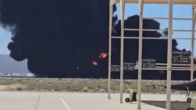 Vídeos revelam destruição causada pela queda de bombardeiro nos EUA