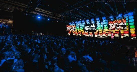 Web Summit Rio 2026 destaca aquisição, GPUs fracionadas e meta de capacitar 3 milhões em IA
