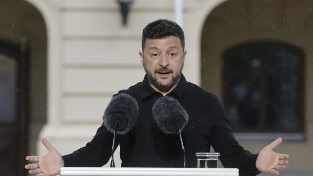 Zelensky visita Londres para encontro com Starmer, Merz e Macron