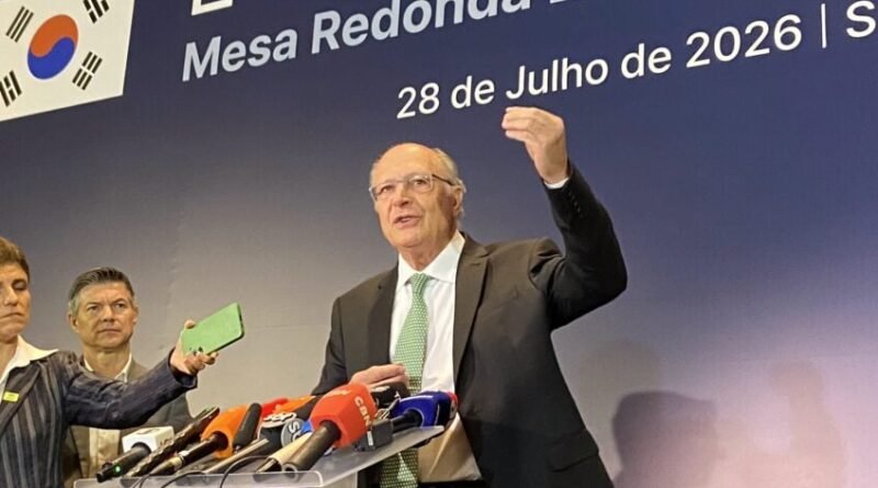 Alckmin critica Milei por ataques a Lula e aponta desserviço à Argentina
