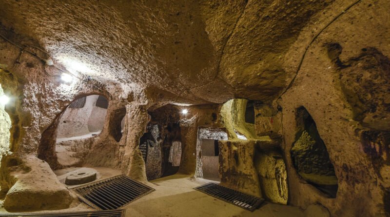 Antiga cidade subterrânea a 85 metros de profundidade é eleita a maior maravilha do mundo e abriga vestígios de 20 mil pessoas escondidos por séculos até descoberta acidental em um porão