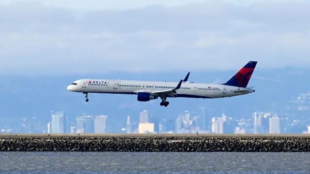 Aviões da Delta Air Lines quase colidem em aeroporto dos Estados Unidos