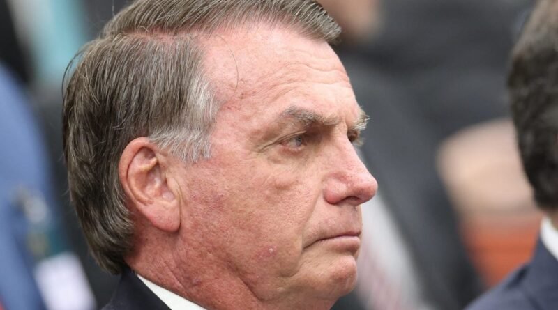 Bolsonaro esclarece desaparecimento de armas não localizadas pelo Exército