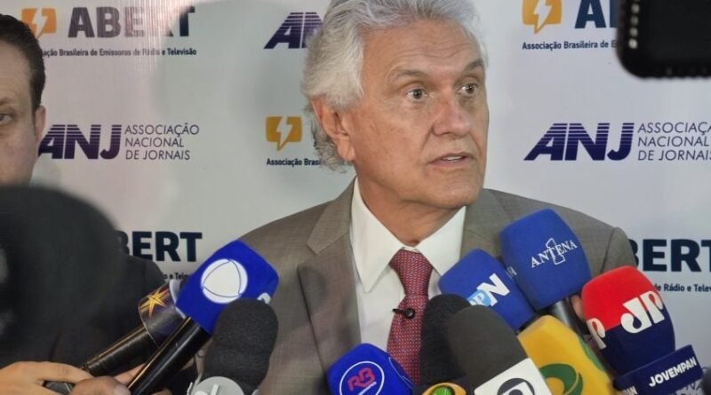 Caiado reprova apoio de Flávio a Milei e Bolsonaro