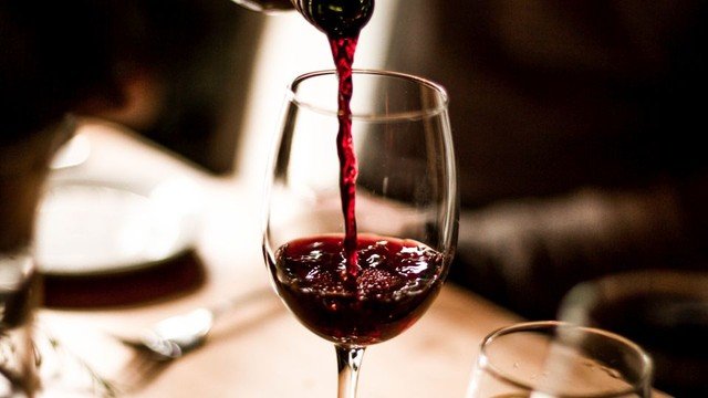 Calor extremo prejudica produção de vinho na França e antecipação da colheita de uvas