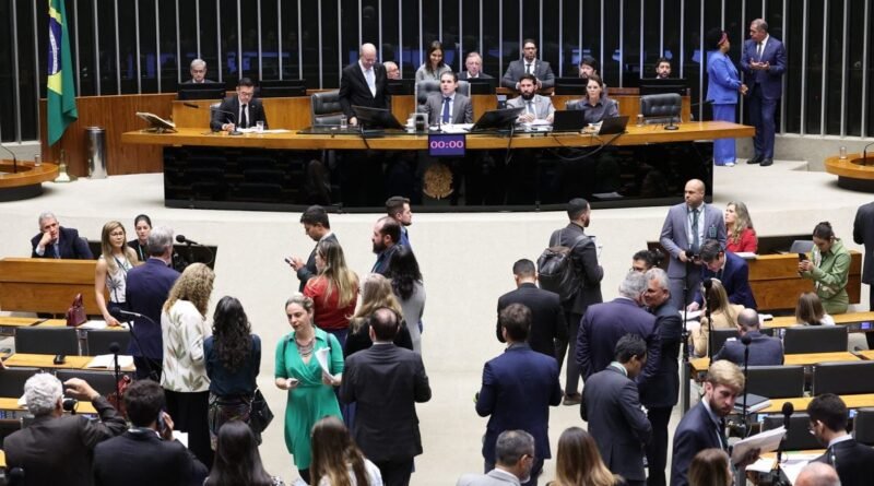 Câmara aprova projeto que estabelece filtro de relevância e impõe limites a recursos no STJ