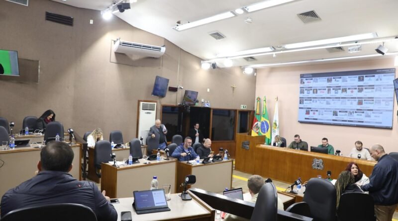 Câmara de Caxias aprova projeto que fortalece proteção aos animais e responsabiliza agressores