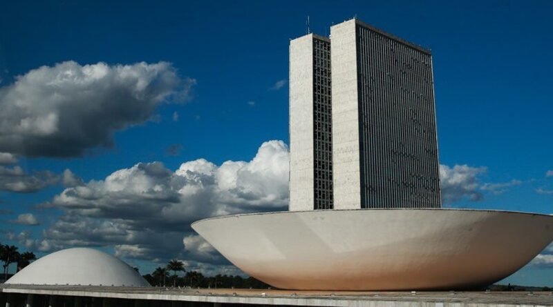 Câmara envia emendas ao STF e rejeita acusação de peculato-desvio