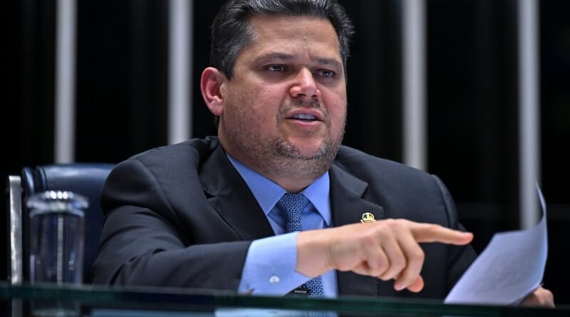 Caminhoneiros prometem greve se Alcolumbre não pautar MP do frete e texto perder validade