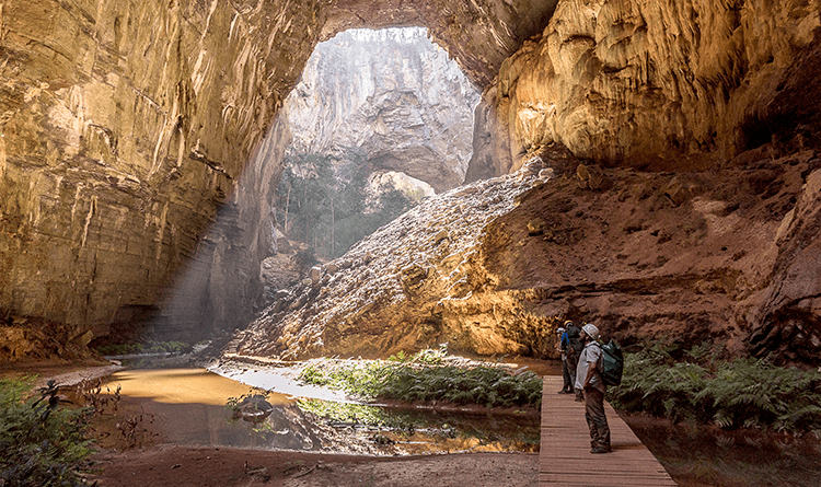 Caverna gigante no Brasil oferece experiência de outro planeta para visitantes