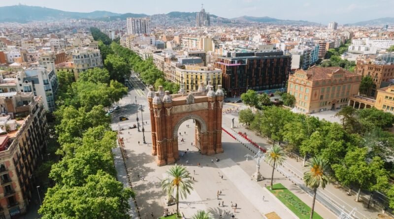 Cidade europeia icônica enfrenta colapso no turismo e limita entrada de novos visitantes