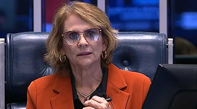 Damares desmente rixa com Flávio e critica "aloprados da internet"