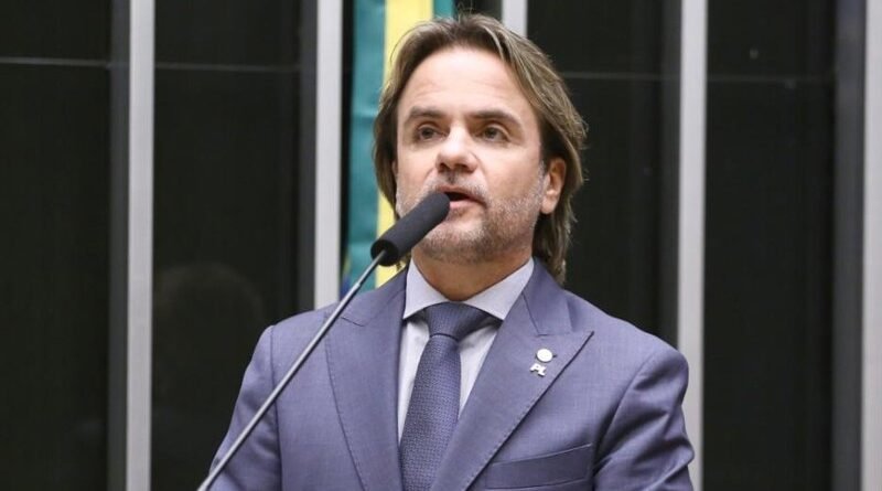 Deputado sugere pena de prisão para espionagem de policiais e magistrados