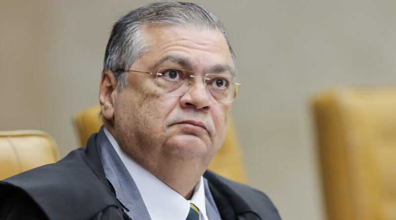 Dino convoca Congresso e indaga sobre punições a parlamentares por desvios em emendas
