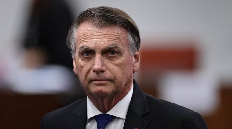 Exército desmente posse de duas armas de Bolsonaro e entrega mais seis