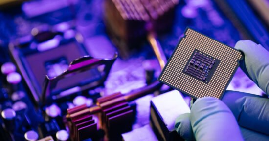 Fabricantes de chips alcançam US$ 2 trilhões em valor de mercado no trimestre impulsionados pela demanda por inteligência artificial