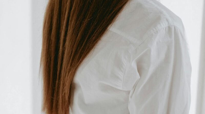Farmacêutico esclarece: lavar o cabelo com água fria não aumenta o brilho